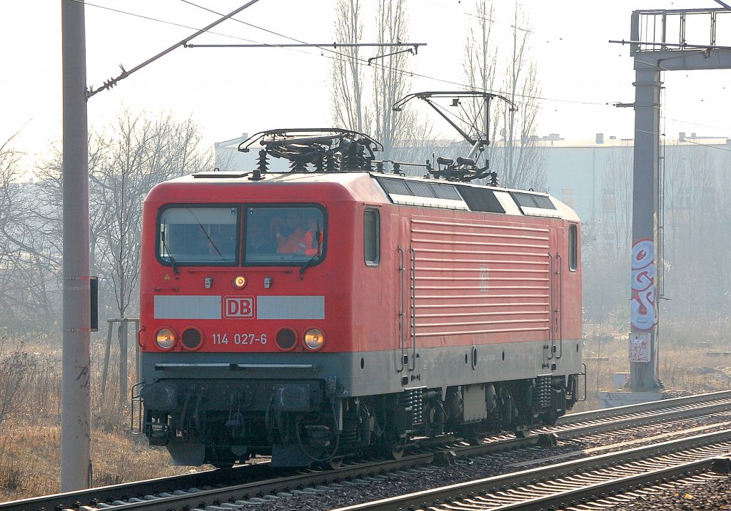 114 027-6 Richtung Berlin-Blankenburg, 28.02.11 Berlin-Pankow.