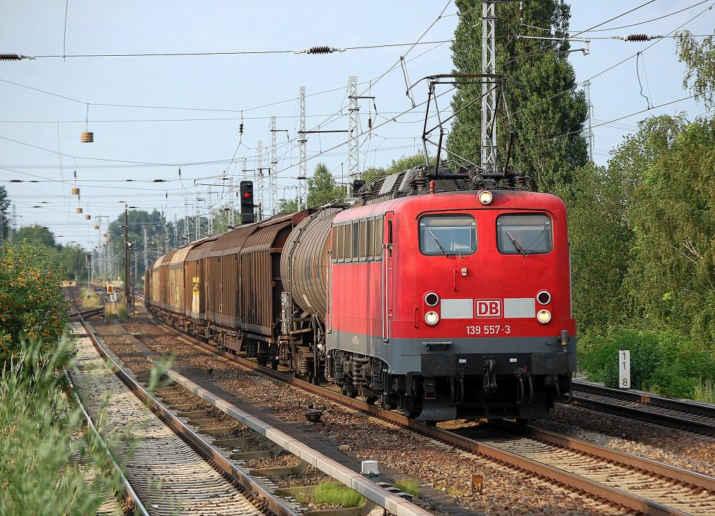 139 557-3 mit einen Gterzug hauptschlich aus Schiebewandwagen bestehend Richtung Karower Kreuz Berlin, 01.07.10