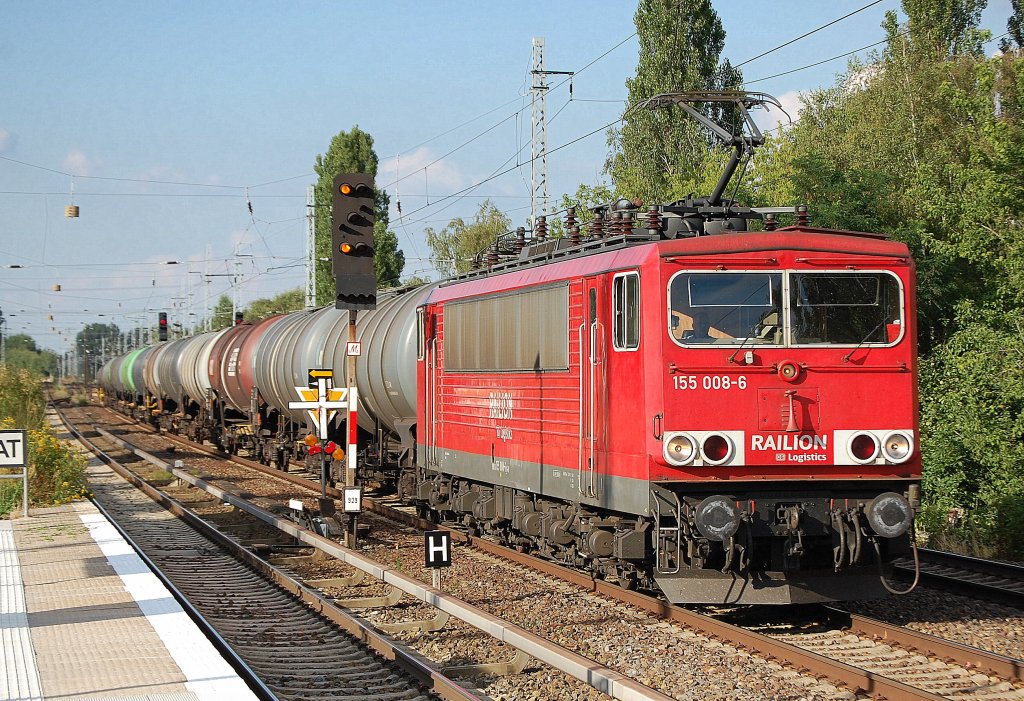 155 008-6 mit Kesselwagenzug Richtung Karower Kreuz Berlin, 26.07.10
