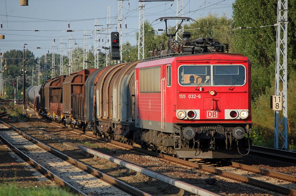 155 032-6 mit gemischtem Gterzug Richtung Karower Kreuz Berlin, 20.08.10 Berlin-Karow.