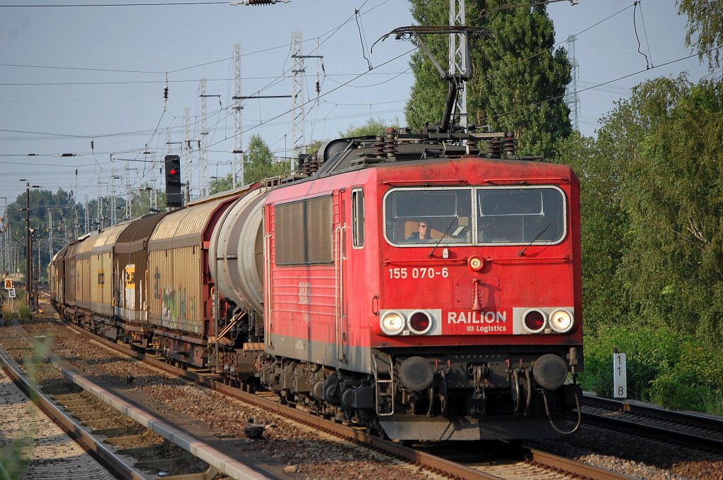 155 070- 6 mit einem Gterzug hauptschlich Schiebewandwagen Richtung Karower Kreuz Berlin, 02.07.10