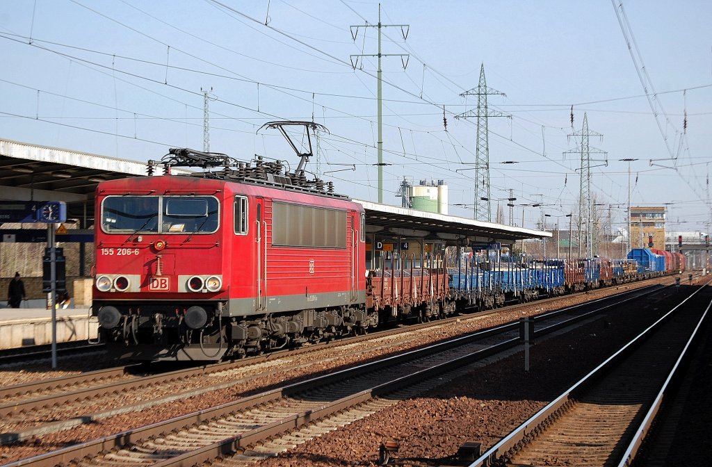 155 206-6 mit gemischtem Gterzug mit Stahlwaren aus Polen, 06.03.12 Bhf. Flughafen Berlin-Schnefeld.