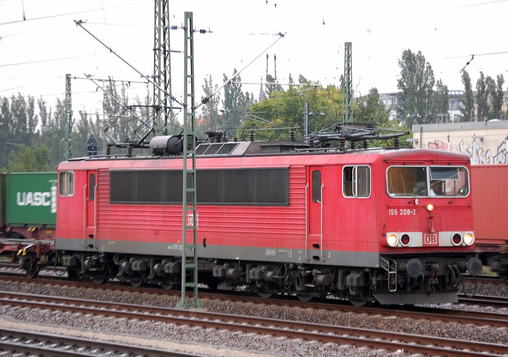 155 208-2 mit einem Gterzug in Warteposition am Hauptsignal Gbf. Berlin-Moabit Richtung Spandau am Morgen des 14.09.10