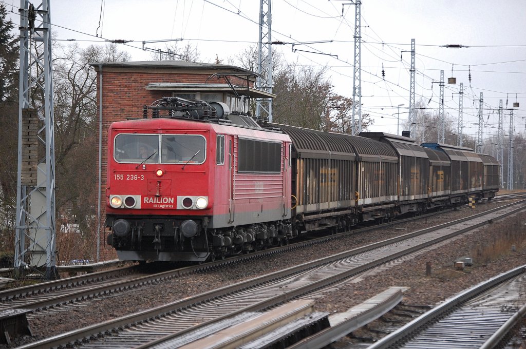 155 236-3 mit kurzen Ganzzug Schiebewandwagen, 12.03.12 Berlin-Karow.