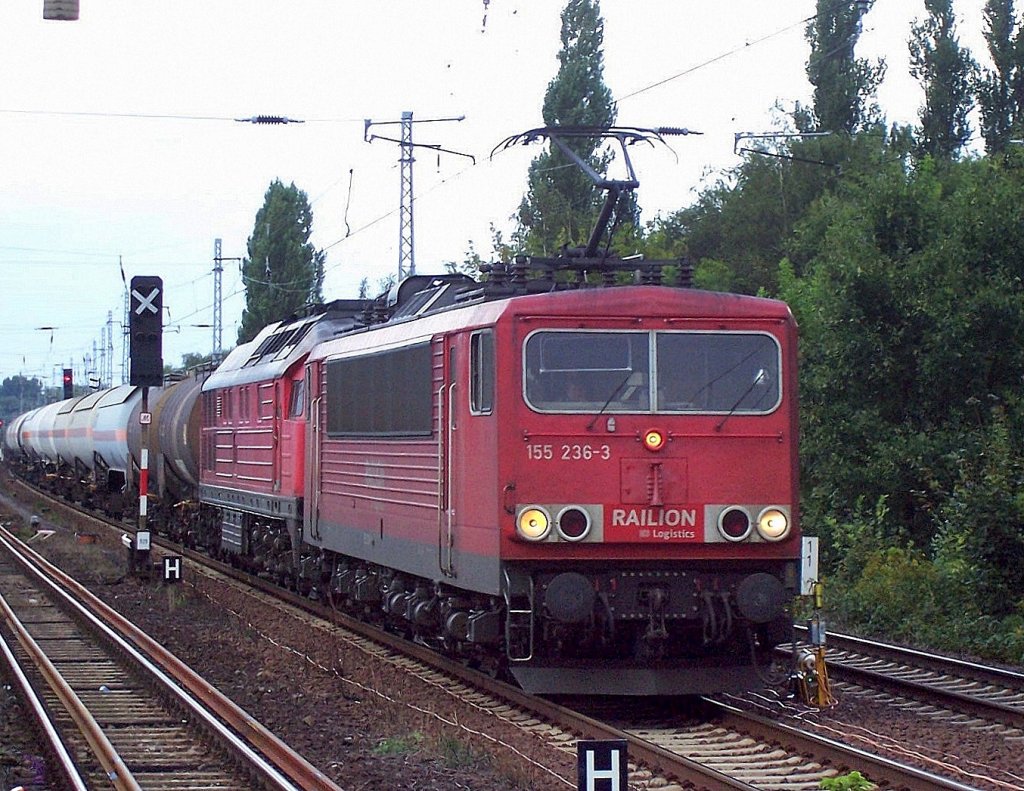 155 236-3 mit Ludmilla und Gasdruckkkesselwagenzug am haken Richtung Karower Kreuz Berlin, Winter 07/08. 