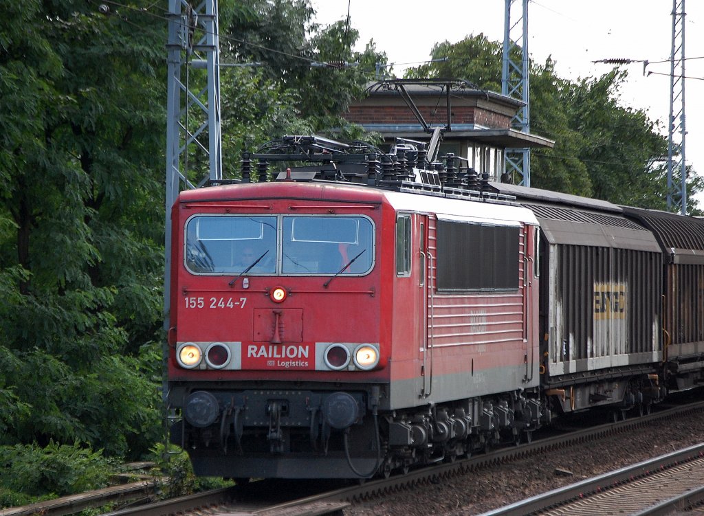 155 244-7 mit Ganzzug Schiebewandwagen Richtung Bernau, 29.07.10 Berlin-Karow.