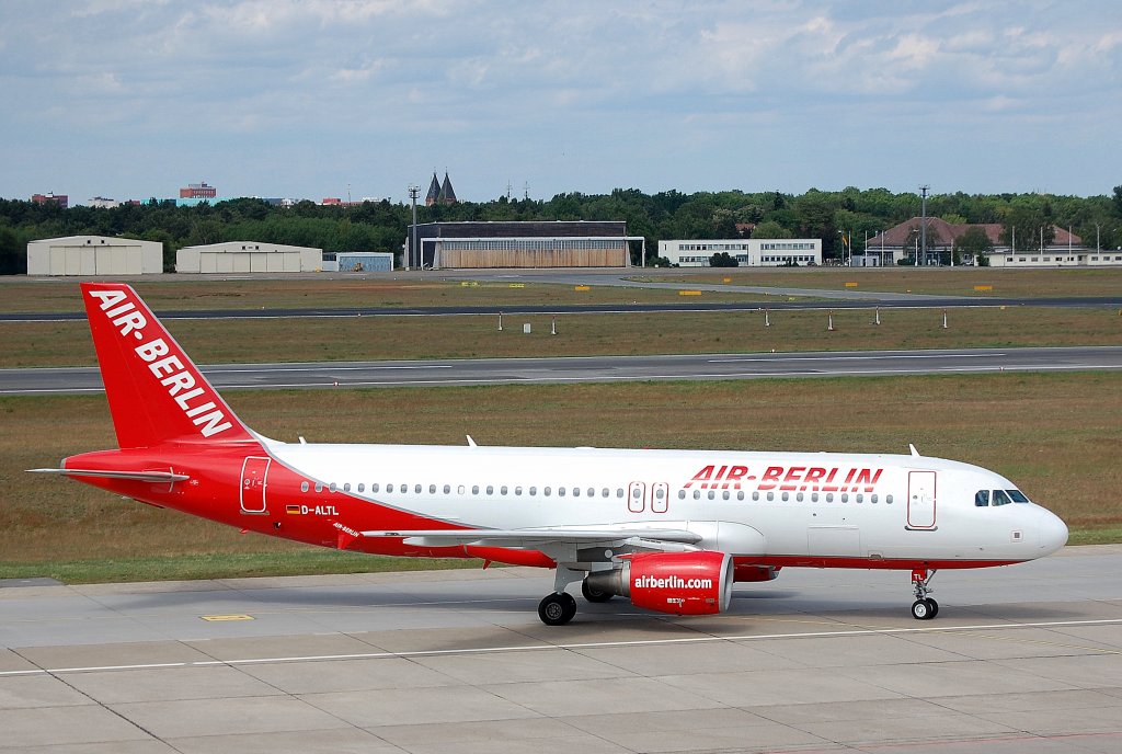 Air Berlin Airbus A320-214 (D-ALTL) am 24.05.09 Flughafen Berlin-Tegel.