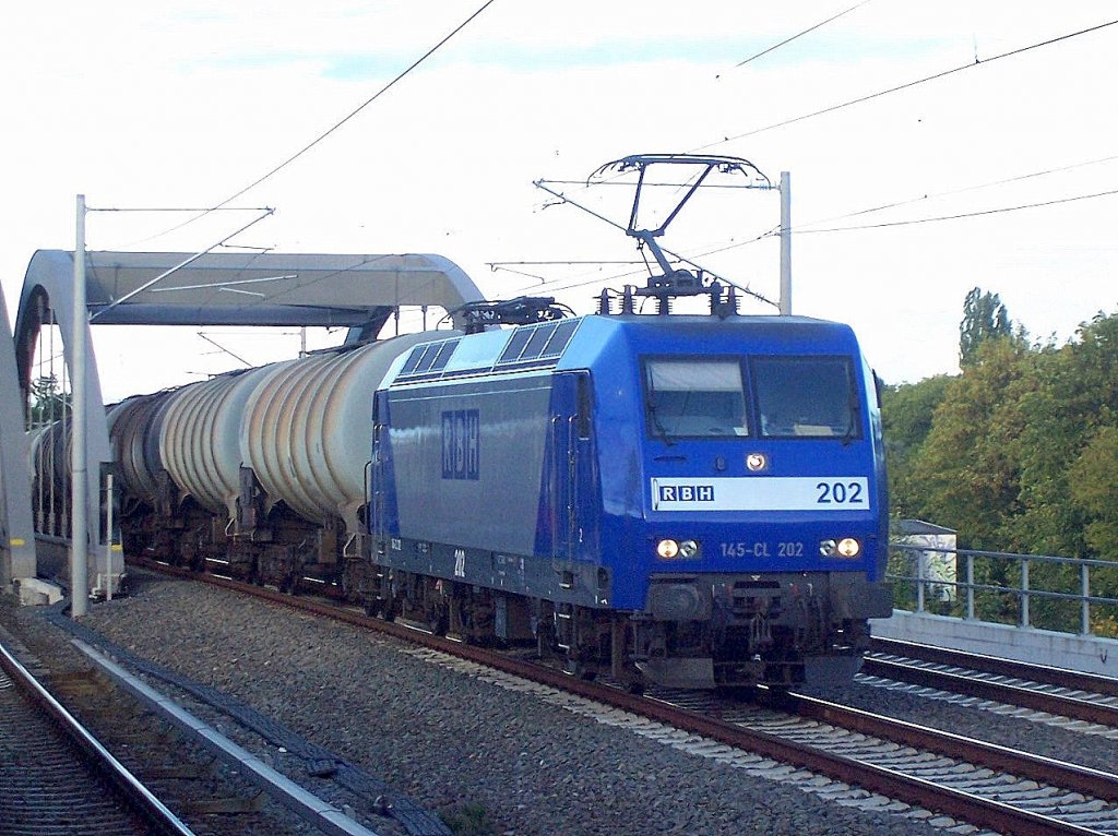 Alpha Trains Leasinglok RBH 202 / 145-CL 202 (91 80 6145 098-0 D-ATLD, ADtranz Bj.2001) mit Kesselwagenzug Richtung Berliner Innenstadt, 09.09.07 Berlin-Pankow. (Aktuell an DB vermietet)
