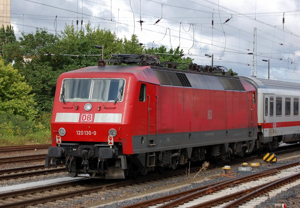 Am Ende eines PbZ am 05.06.12 hing 120 130-0 gezogen von 115 509-2 Berlin Greifswalder Str.