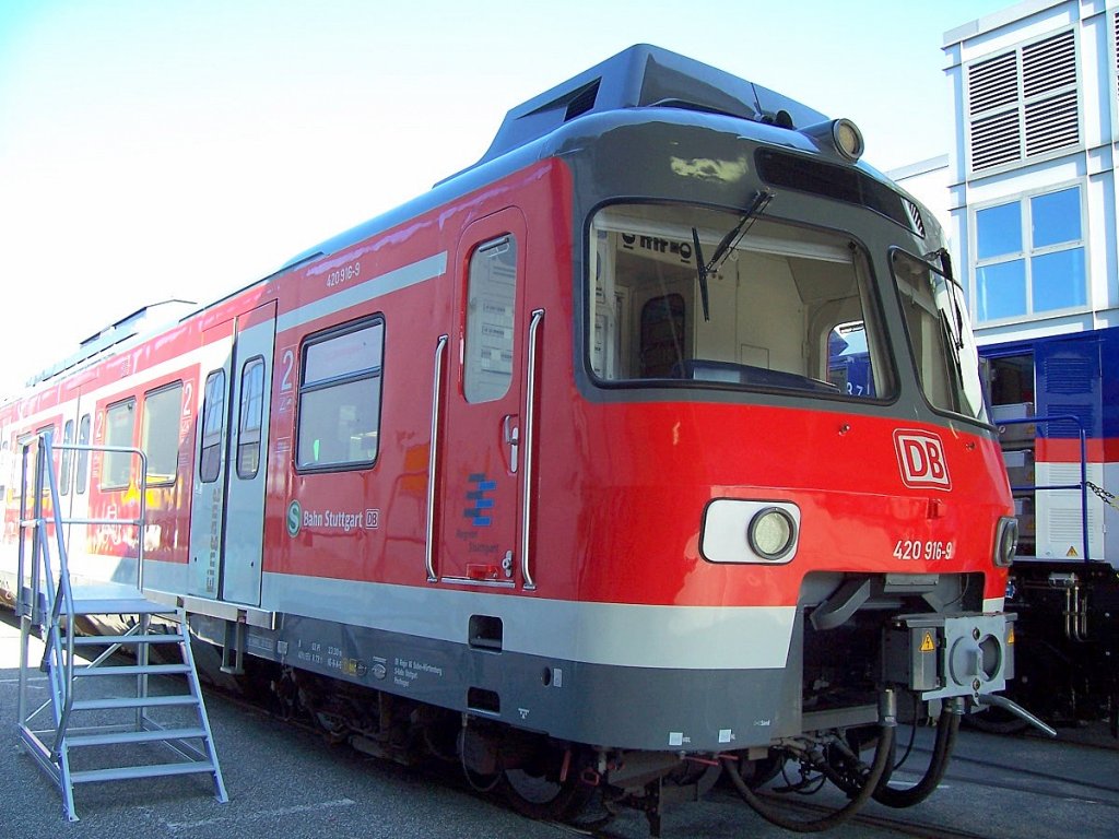 Auf der InnoTrans 2006 Messegelnde Berlin stand auch diser S-Bahn Triebzug der DB der BR 420 der S-Bahn Stuttgart, der Zug mit der Nr. 420 916-9.