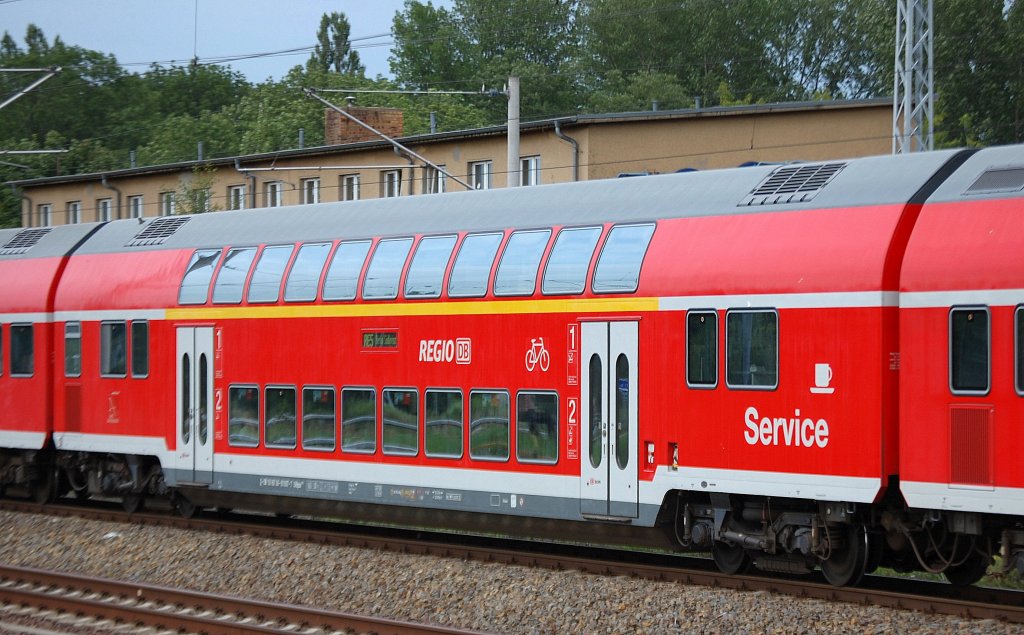 DB Regio Doppelstockwagen 1./2. KLasse mit Servicestation (Kaffee u.a.) mit der Nr. D-DB 50 80 36-81007-7 DABpza 753.1 im RE5 aus Rostock, 16.07.12 Berlin-Blankenburg. 