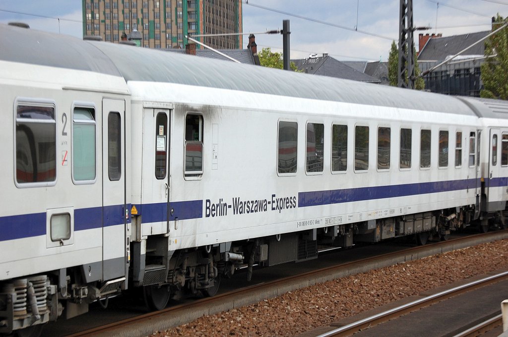 Der Speisewagen des Berlin-Warschau-Express der DB eingestellt mit der Nr. D-DB 6180 85-91 903-2 ARkimbz 263.1 am 22.09.11 bei der Einfahrt Berliner Hbf. 