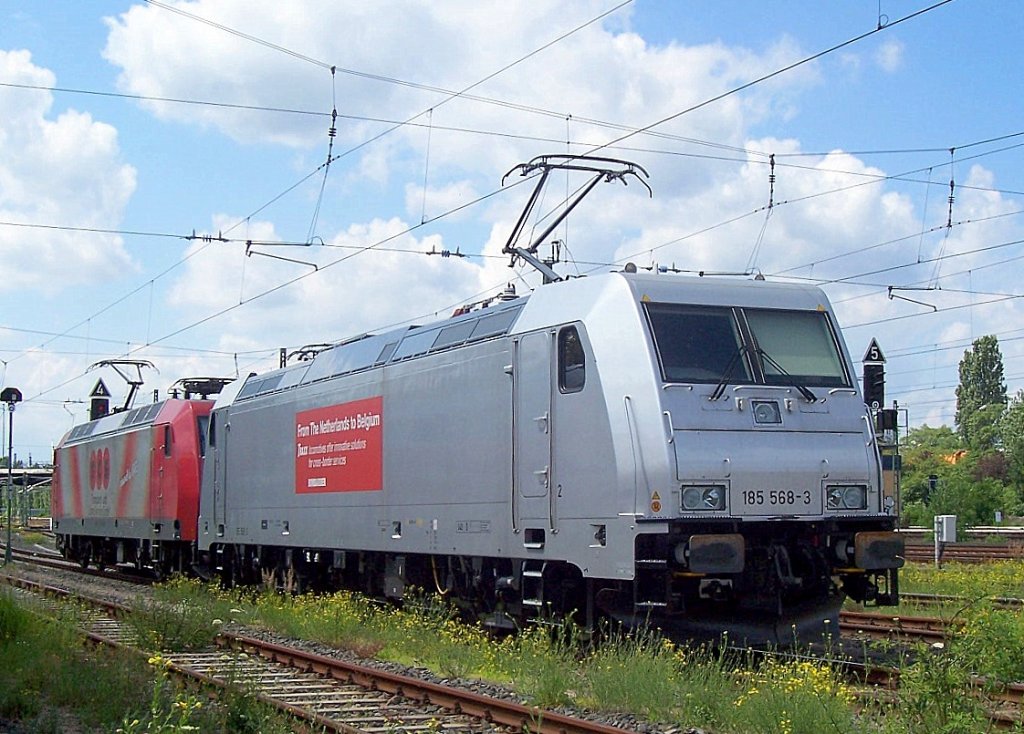 Die ehemalige Bombardier Testlok 185 568-3 (Bombardier Bj.2006) in silberner Farbe mit OHE 145-CL 031  stand am 19.06.07 am Gbf. Berlin-Moabit in Breitschaft. (Umbau inzwichen zur Hectorrail-Lok 241 002)