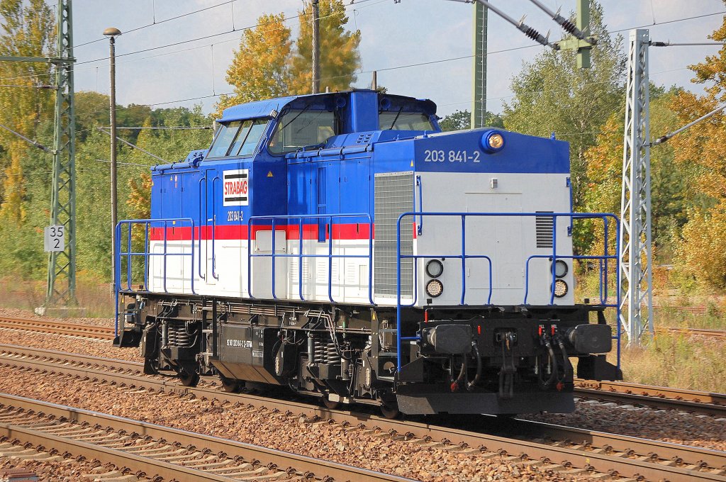 Die optisch ansprechende STRABAG Rail Lok 203 841-2 (92 80 1203 841-2 D-STRA) am 22.09.11 Bhf. Flughafen Berlin-Schnefeld. 