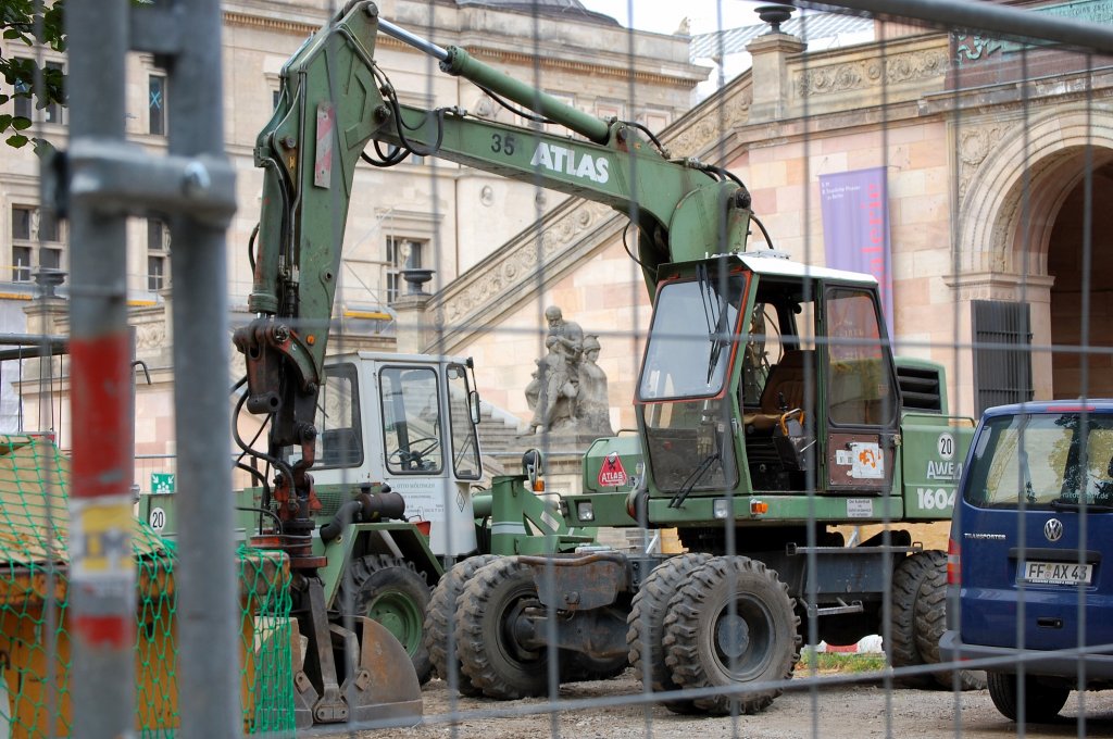 Dieser ATLAS 1604 AWE4 war bei den Bauarbeiten auf der Berliner Museumsinsel Berlin Mitte im Einsatz, 08.07.08