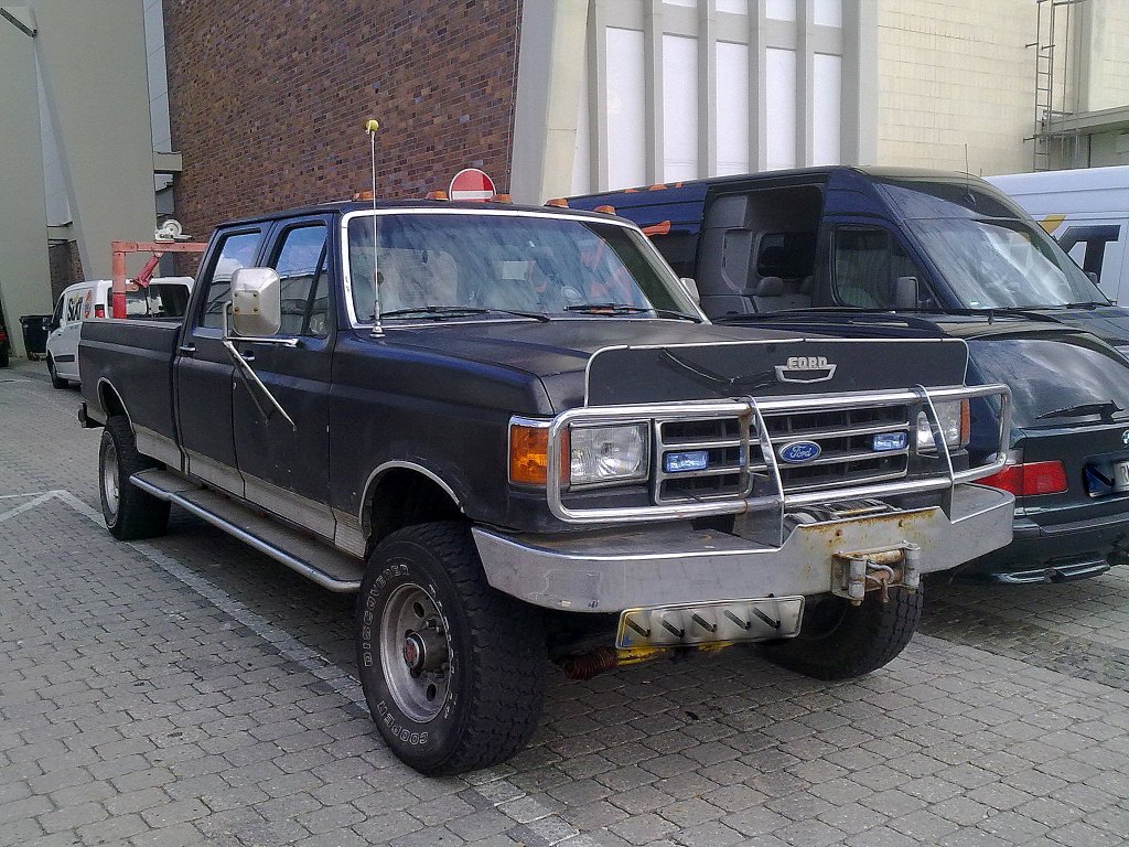 Dieser typische FORD Ranger 4X4 Pickup, eine ltere Version aus den guten 80rn stand am Rande der Inno Trans Berlin auf dem Messegelnde, 23.09.12  
