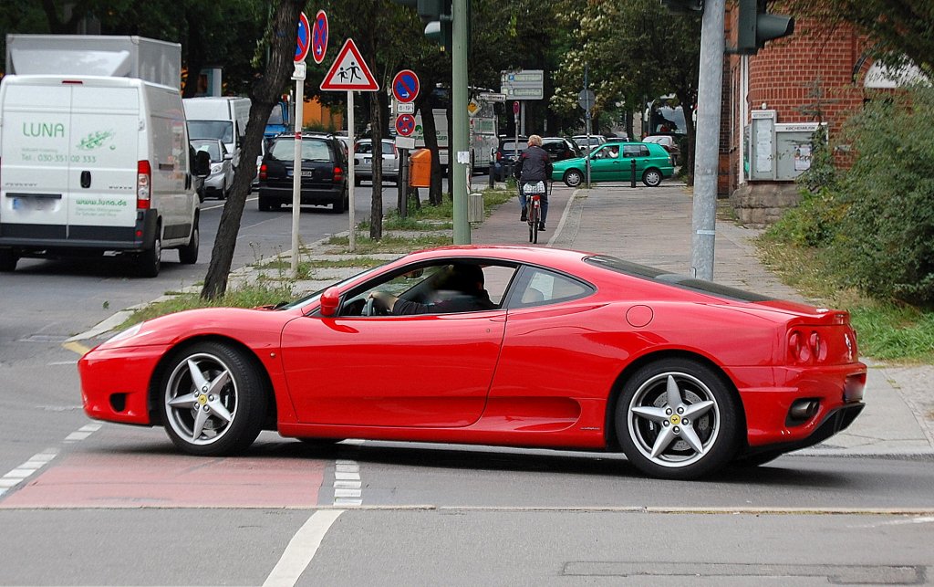 Ein Ferrari 360 Modena oder das Nachfolgemodell?, ich bin nicht ganz sicher, 08.09.10 Autobahnabfahrt Berlin-Knobelsdorffstr. 