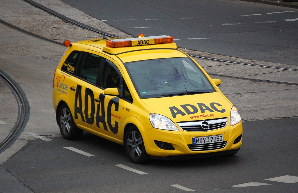 Ein Opel Corsa des ADAC fr Pannenhilfeeinstze, 14.05.10 Berlin. 