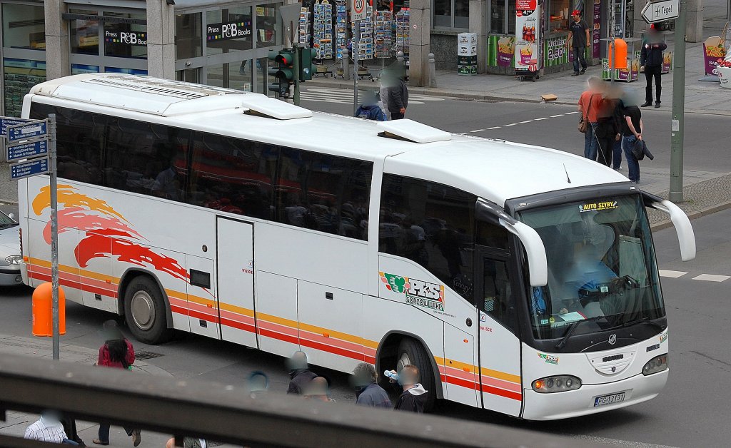 Eine IRIZAR Variante eines polnischen Reisebusbetreibers, 01.06.13 Berlin-Hardenbergplatz.
