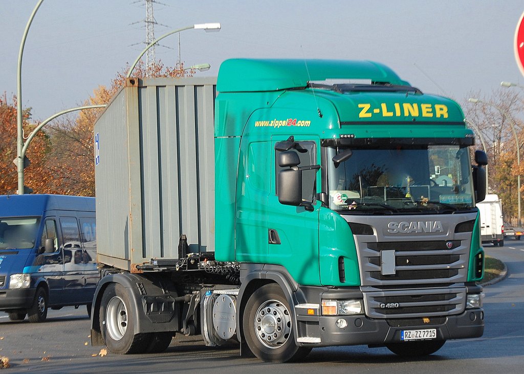 Eine Z-LINER (Fa. Zippel) G420 Zugmaschine mit Containertrgerauflieger auf dem Weg zum Berliner Westhafen, 02.11.11