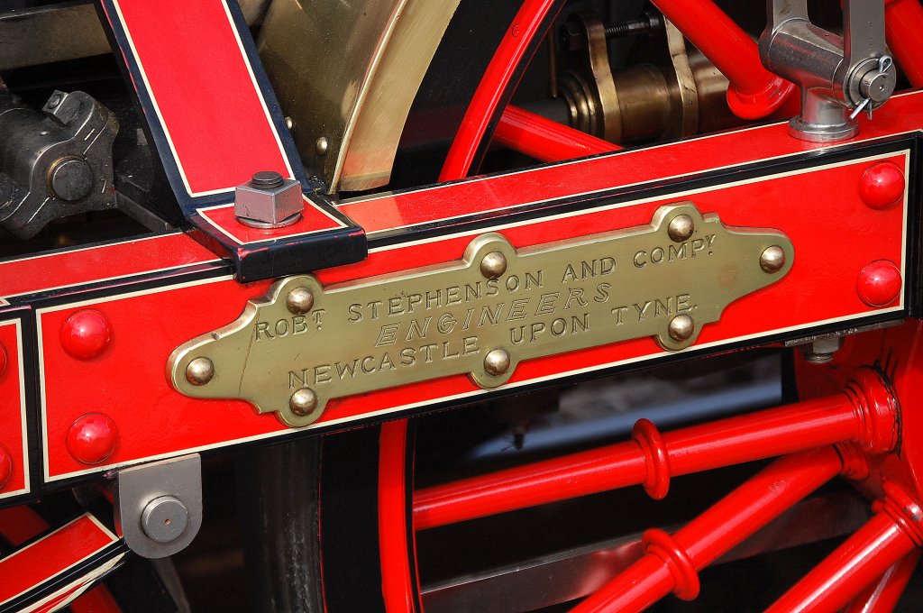 Firmenschild mit dem Erbauer Robert Stephenson und seiner Fabrik in Newcastle, Dampflokomotive ADLER, 01.10.10 Bhf. Berlin-Lichtenberg.
