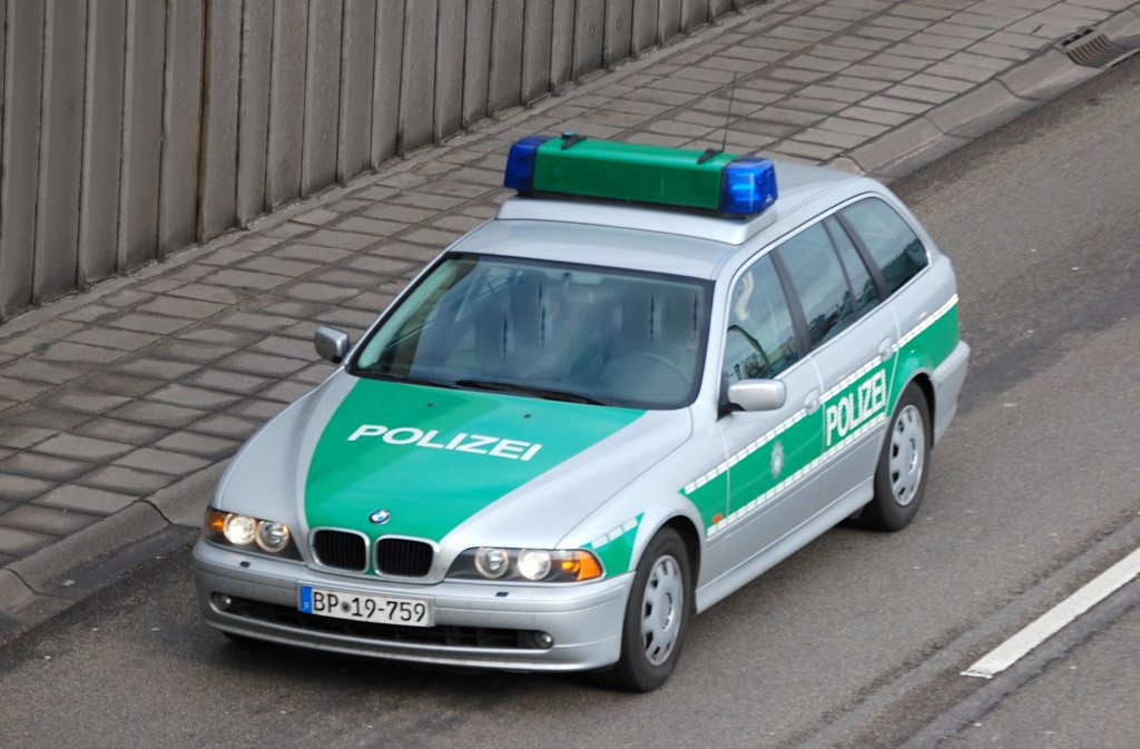 Funkstreifenwagen der Bundespolizei, ein BMW 525d touring (e39), 27.03.09 Berliner Stadtautobahn Hhe Knobelsdorffstr.