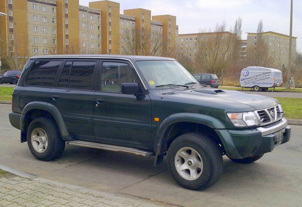 Gelndewagen NISSAN PATROL GR in der Variante Y61 wie sie zwischen 1997-2009 produziert wurde, Februar 2011 Berlin-Pankow. 
