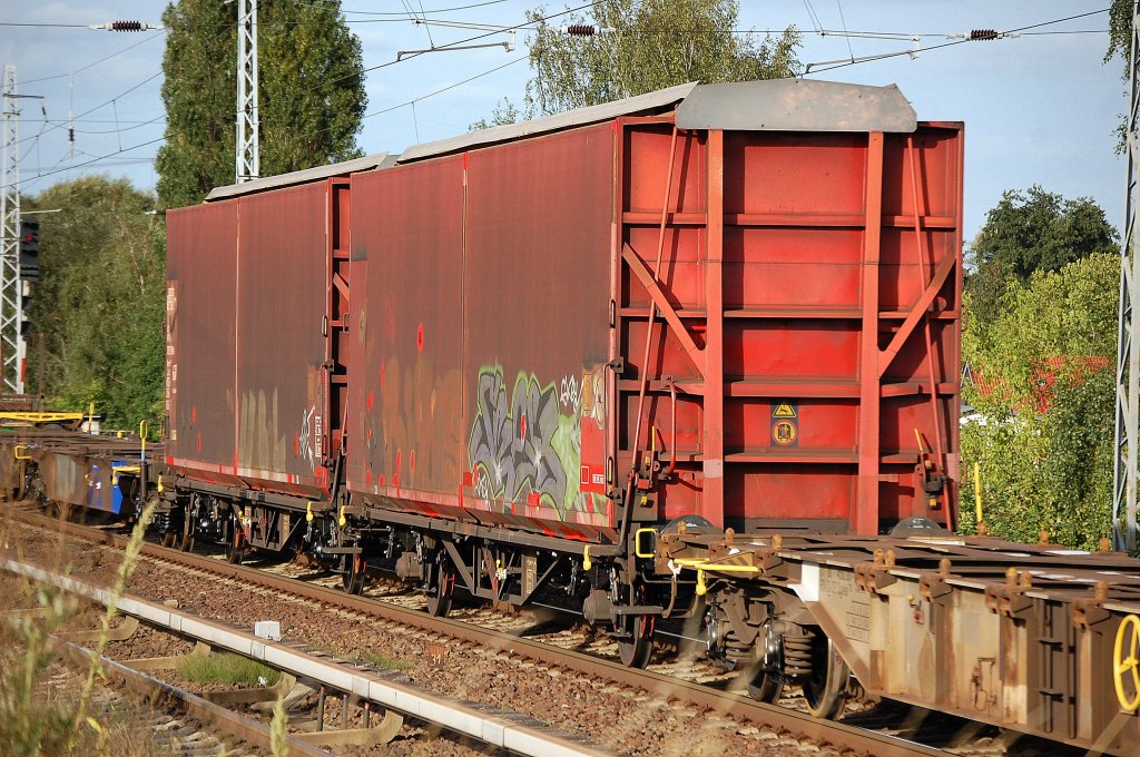 Grorumige Schiebewandwagen-Wageneinheit der DB mit der Nr. 42 2921 009-6 Hirrs-tt 325 am 06.09.12 in einem gemischten Gterzug Berlin-Karow.