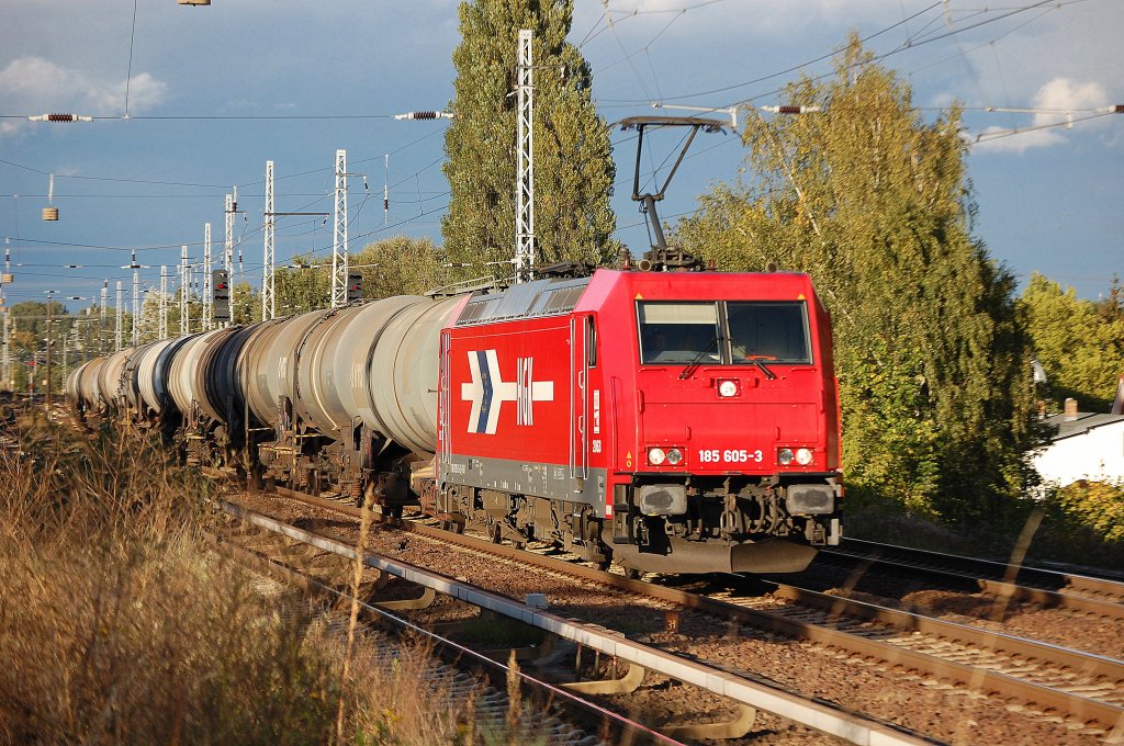 HGK 2063/185 605-3 mit Kesselwagenzug am 27.09.12 Berlin-Karow.