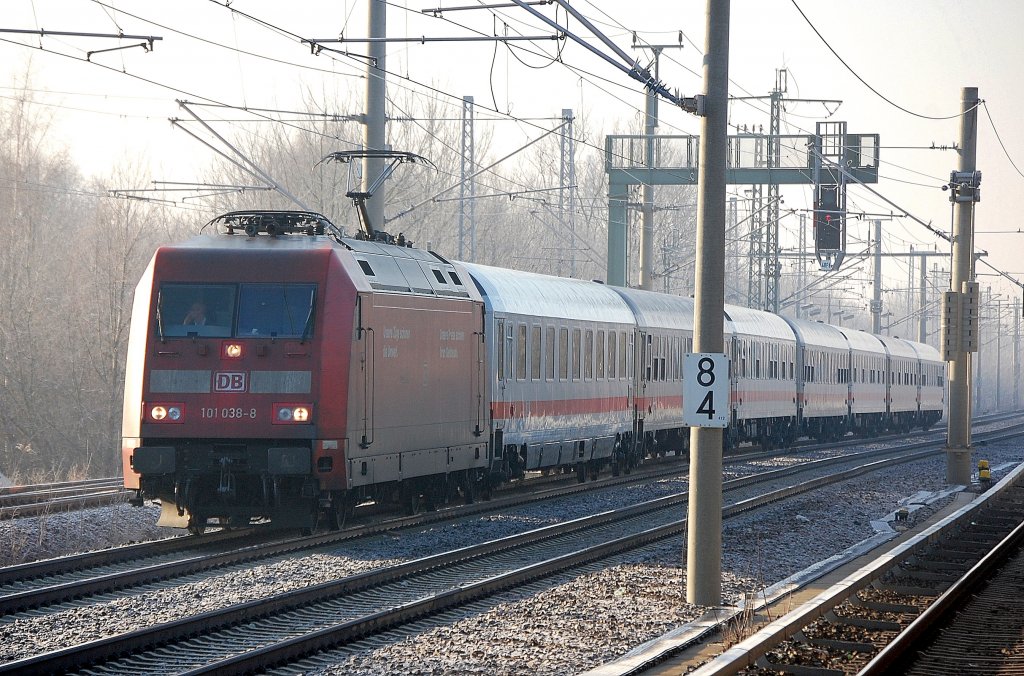 IC 2353 Richtung Ostseebad Binz mit 101 038-8, 29.01.11 Berlin-Blankenburg. 