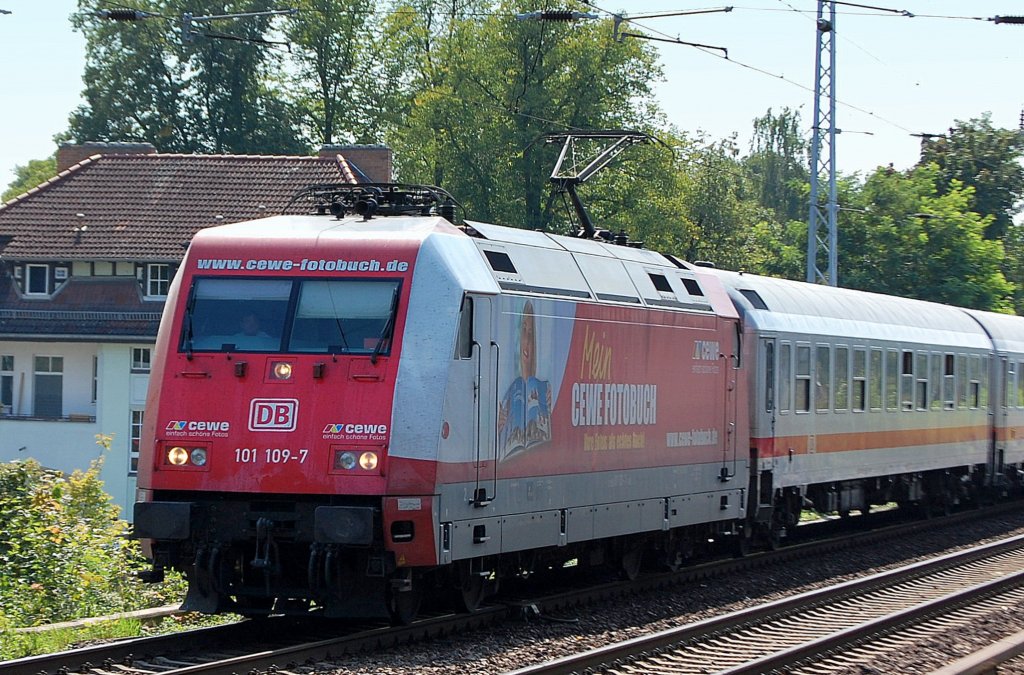 IC 2355 mit der 101´er Werbelok 101 109-7 am 29.08.12 Berlin-Karow Richtung Bernau. 