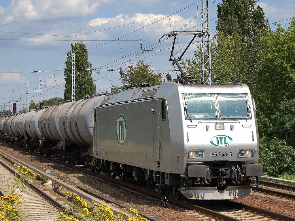 Im Besitz von ITL, 185 548-5 (Bombardier, Bj. 2005) mit Kesselwagenzug unterwegs Richtung Karower Kreuz Berlin, 15.07.09 