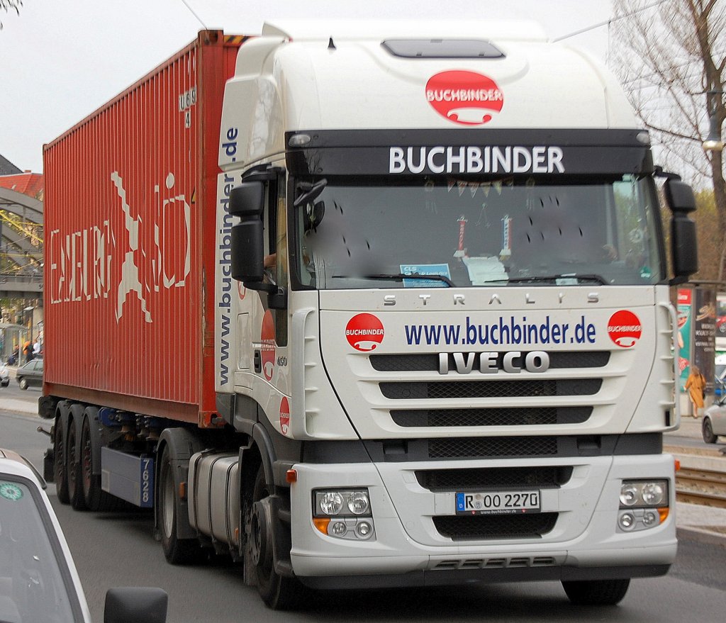 IVECO STRALIS 450 Zugmaschine der Fa.BUCHBINDER  mit Containertrger als Auflieger, 13.04.11 Berlin-Pankow.