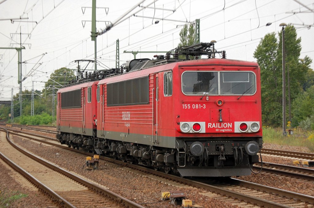 Kleiner Lokzug gezogen von 155 270-2 und hintendran 155 081-3, 17.08.11 Bhf. Flughafen Berlin-Schnefeld.