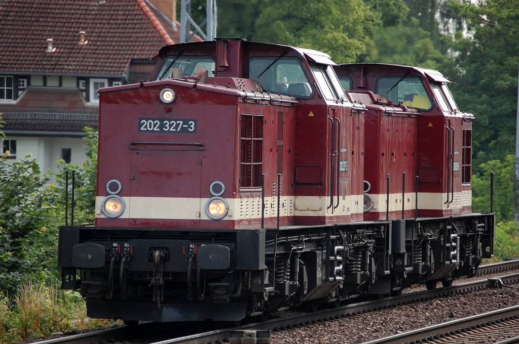 LEG Doppeltraktion 202 327-3 (203 227-4) + 202 425-5 (203 220-9) Richtung Bernau, 28.06.13 Berlin-Karow.