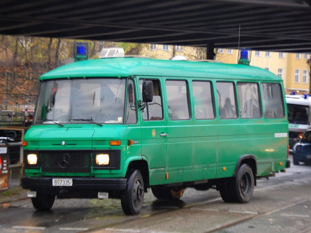 MB 309 D Gruppenmannschaftswagen der Berliner Polizei, 15.11.08 Berlin-Pankow.