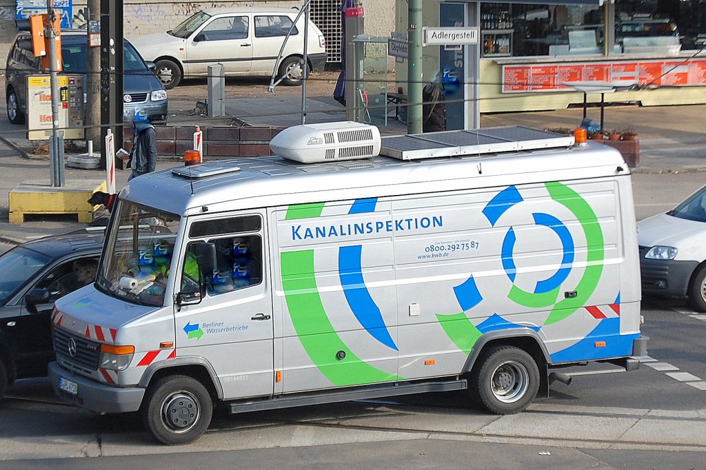 MB 613D Transporter zur KANALINSPEKTION der Berliner Wasserbetriebe, 28.02.11 Berlin-Adlershof.