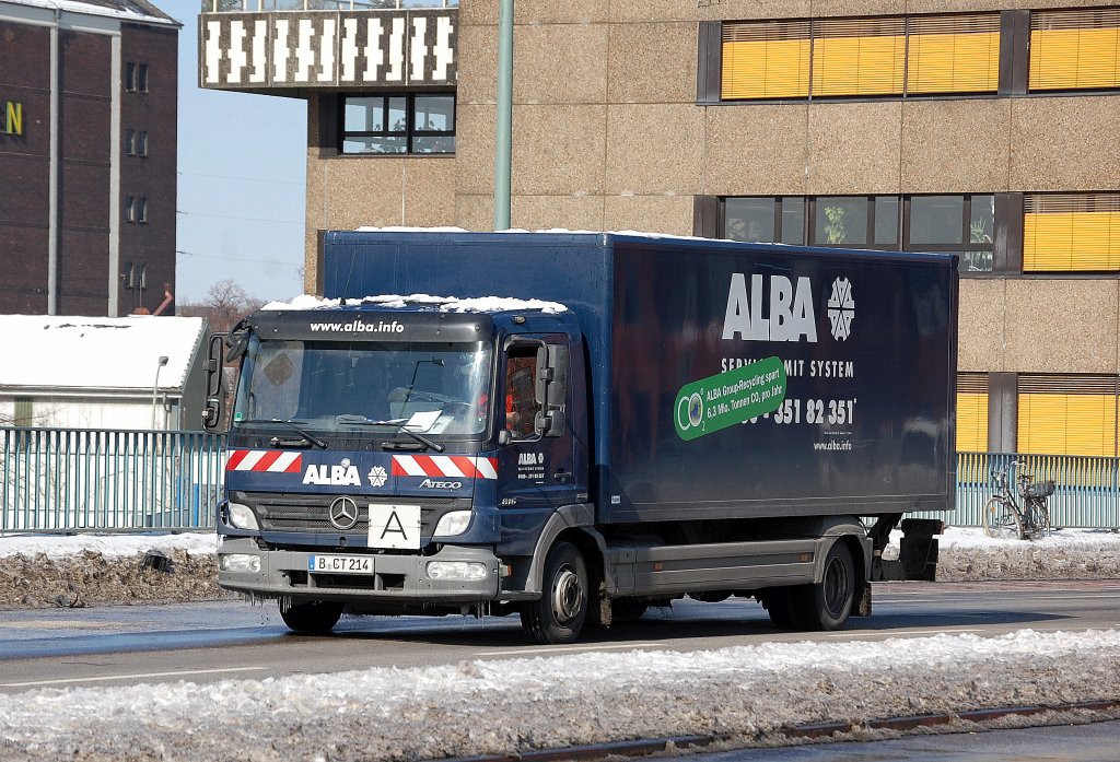 MB ATEGO 816 mit Kastenaufbau der Recyclingfirma ALBA, 13.03.13 Berlin-Putlitzbrcke.