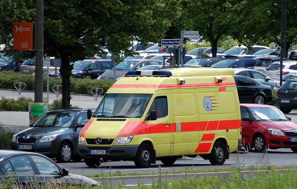 MB Sprinter Krankentransportfahrzeug der Fa. Spree Ambulance am 27.06.13 Berlin-Marzahn.