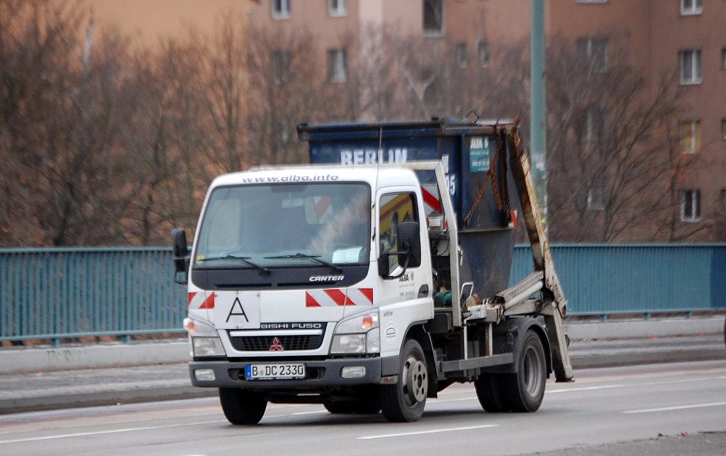 MITSUBISHI FUSO CANTER Absetkipper der Recyclingfirma ALBA, 04.01.13 Berlin-Putlitzbrcke.