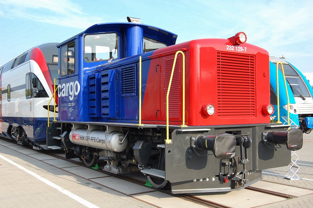 Modernisierte Diesellokomotive der SBB CARGO eingestellt mit der Nr. TM 98 85 5 232 129-7 CH-SBBC, Messelok InnoTrans am 24.09.10