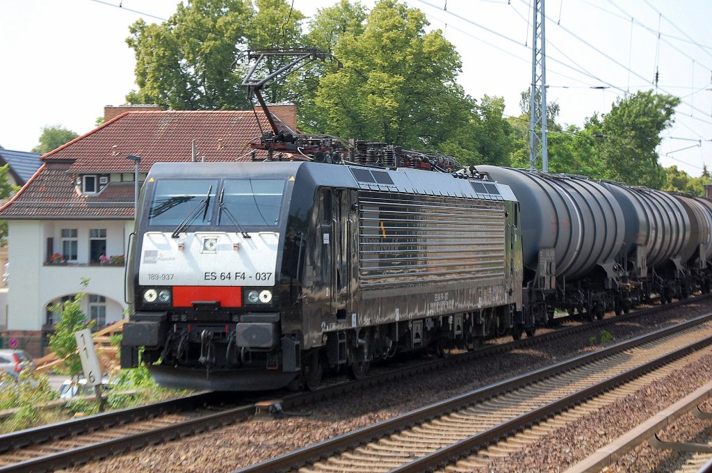 MRCE Dispolok angemietet von TXL ES 64 F4-037 (91 80 6189 937-6 D-DISPO, Siemens Bj.2008) mit Kesselwagenzug Richtung Bernau, 16.06.11 Berlin-Karow.