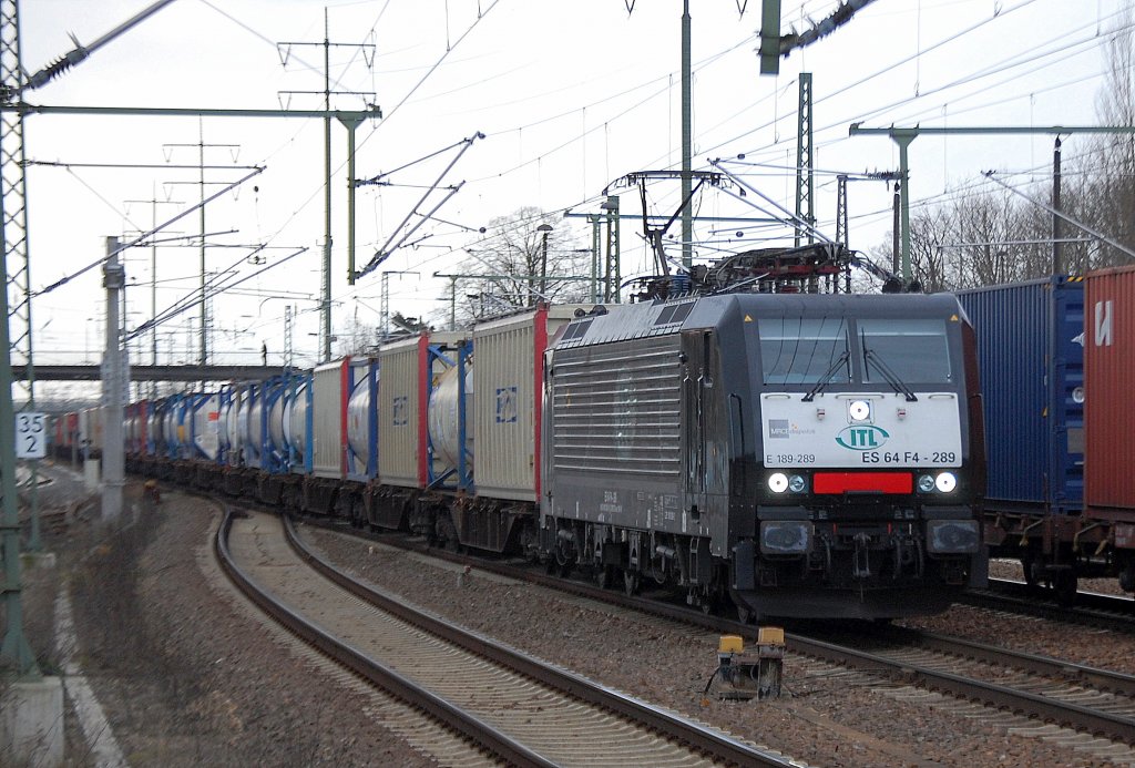 MRCE Dispolok ES 64 F4-289 (91 80 6189 289-2 D-DISPO) der ITL mit Containerzug am 29.12.11 Bhf. Flughafen Berlin-Schnefeld.