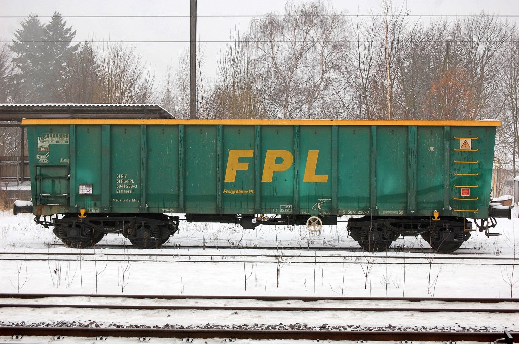 Offener Gterwagen der polnischen Fa. FPL eingestellt mit der Nr. 31 RIV 51 PL-FPL 5841 236-3 Eamnoss 11 Stacja Lublin Tatary abgestellt am 23.12.10 Berlin-Blankenburg.