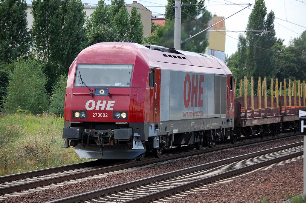 OHE 270082 (92 80 1223 103-3 D-OHE, Siemens, Bj.2007) mit einem Leerzug Drehgestellflachwageneinheiten fr den Holztransport Richtung Berlin-Blankenburg, 10.08.10 Berlin-Pankow.