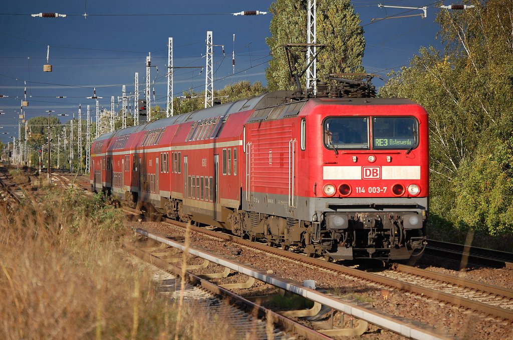 RE3 mit 114 003-7 nach Elsterwerda, 27.09.12 Berlin-Karow.