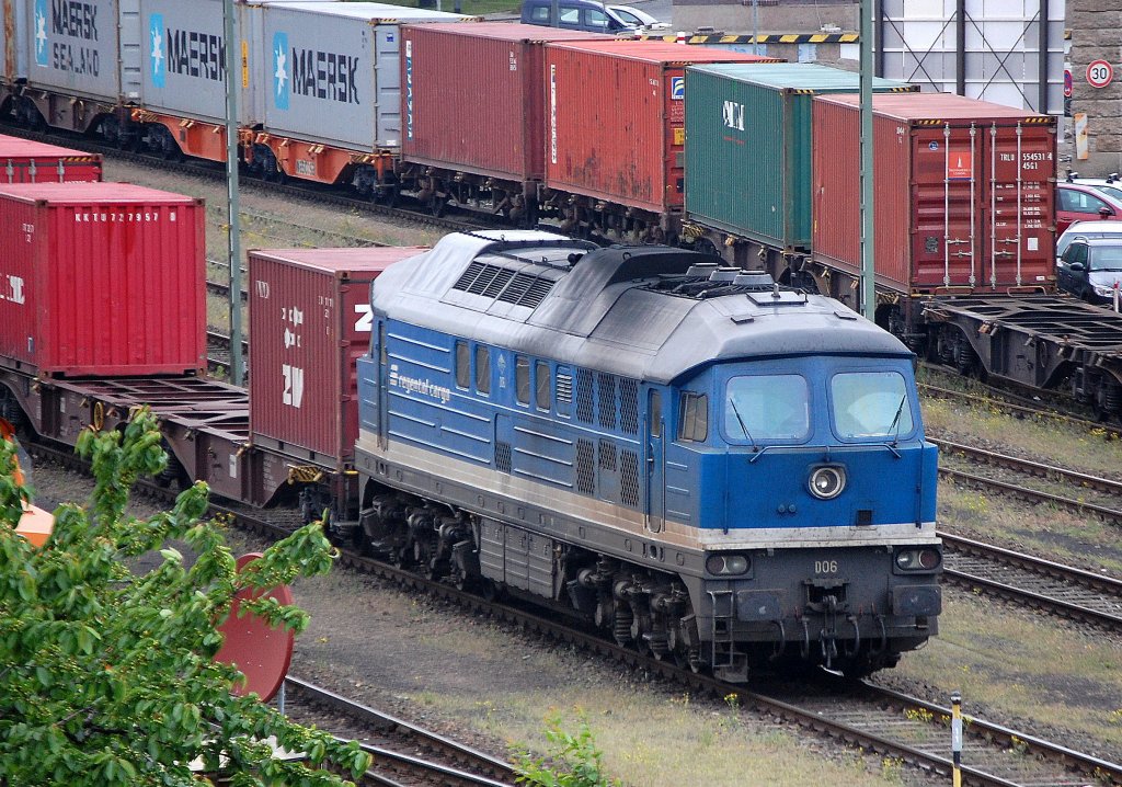 Regental Cargo D 06 (Bj.1973 als V300)holt einen Containerzug im Berliner Westhafena ab, 27.05.10