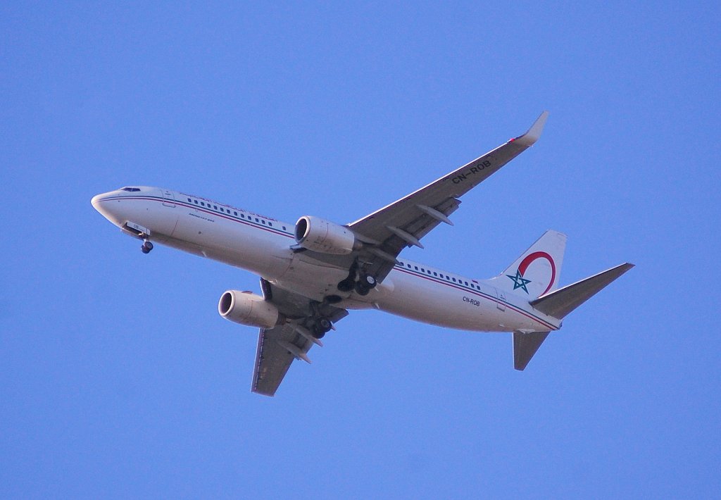 Royal Air Maroc (RAM) mit Boeing 737-8B6 (CN-ROB) beim landeanflug Flughafen Berlin Tegel am 21.07.13 ber Berlin-Pankow.