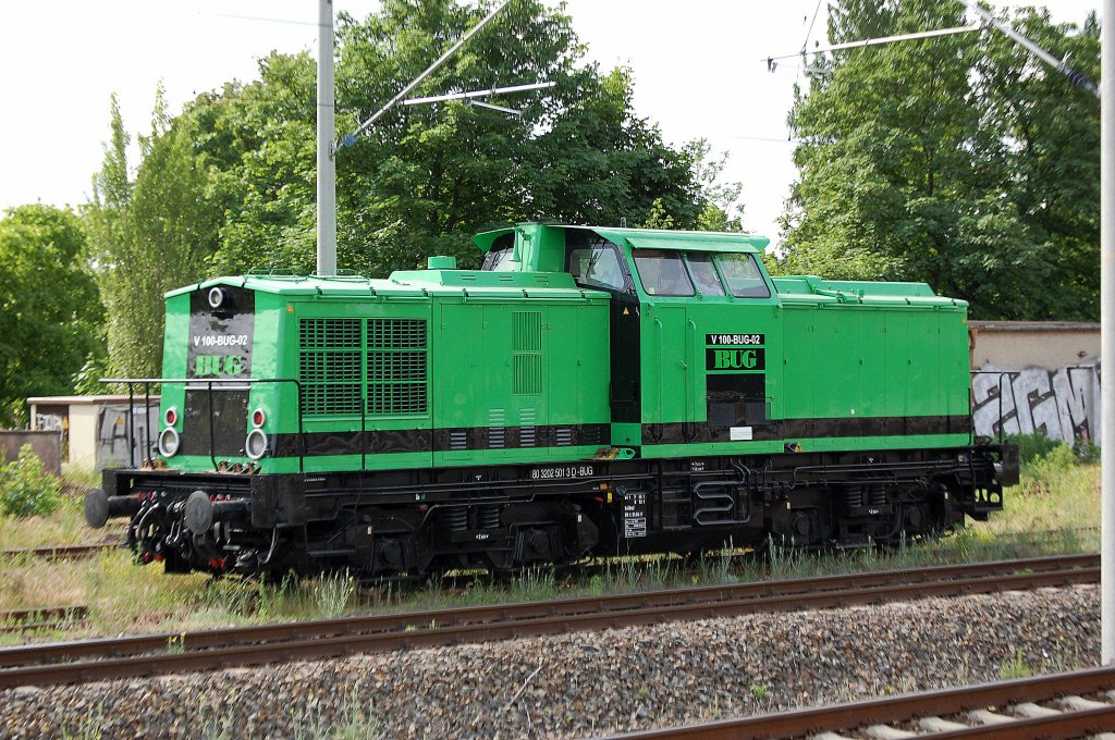 Seit 12/2011 bei der BUG Verkehrsbau AG die V 100-BUG-02 (98 80 3202 501-3 D-BUG, LEW Bj.1983) am 30.05.12 Berlin-Blankenburg.