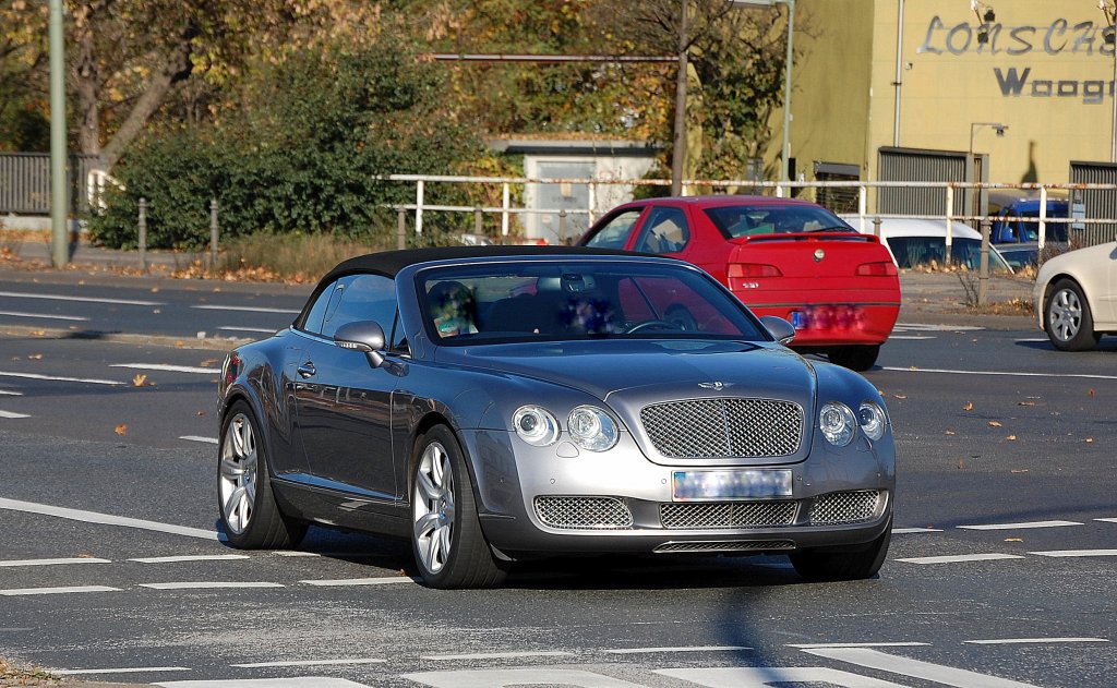 Selten zu sehen, ein Bentley Continental GTC Speed, ein Luxuscabrio mit allem Komfort, 29.10.12 Berlin-Beusselstr.